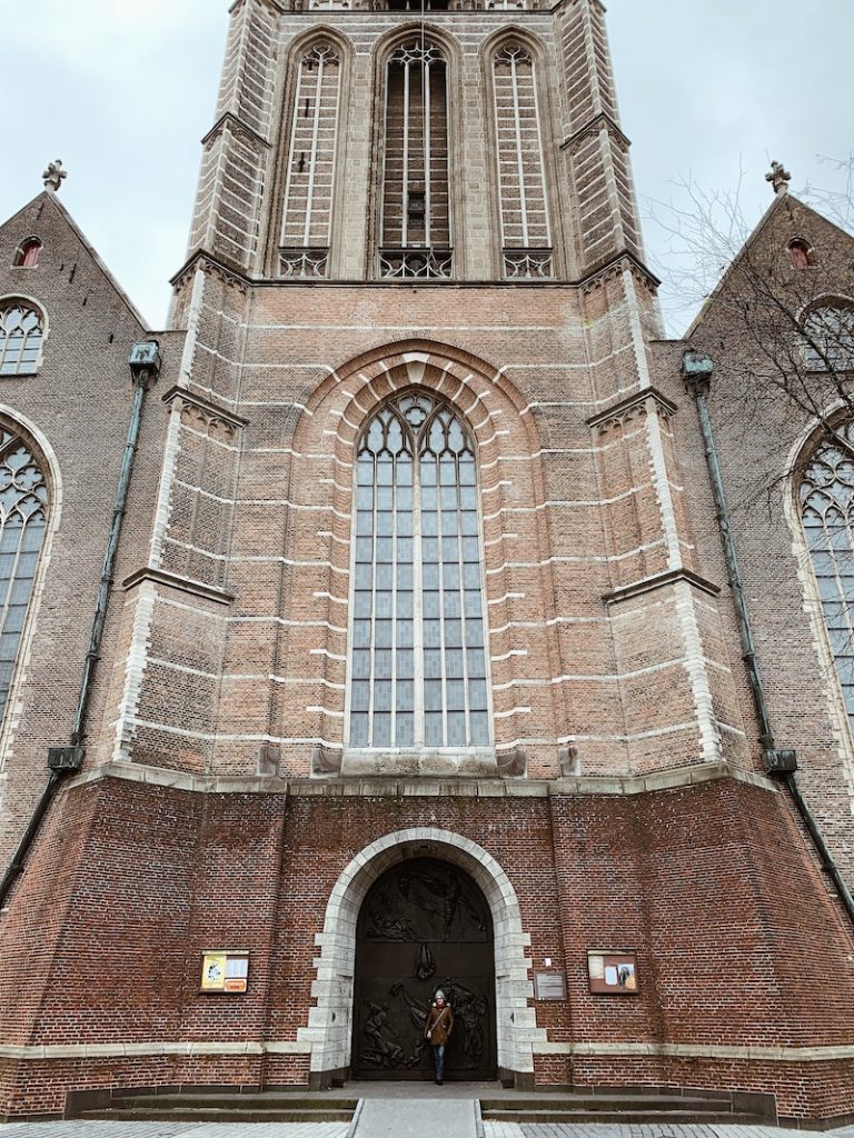 Visite no seu bate e volta: Igreja de São Lourenço - Grote of Sint-Laurenskerk 
